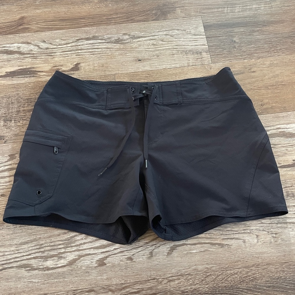 Athleta black board shorts 8
